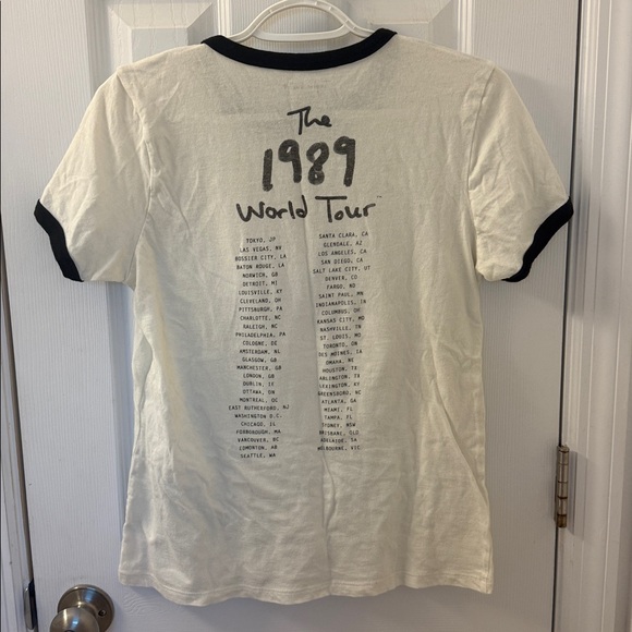 RARE Taylor Swift 1989 Tour Shirt T-Shirt Polaroid Tour Dates Official Merch - Picture 5 of 7